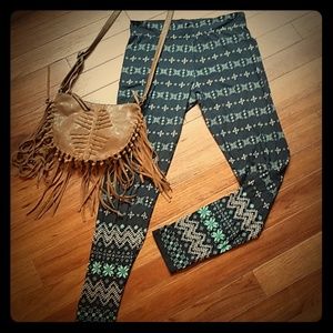 Cuddl Duds~super cute snowflake leggings.